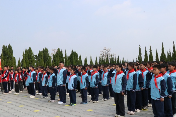 1775032029773140.jpg 重温入队誓词.JPG